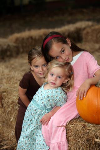 girlies-in-pumpkins-014.JPG